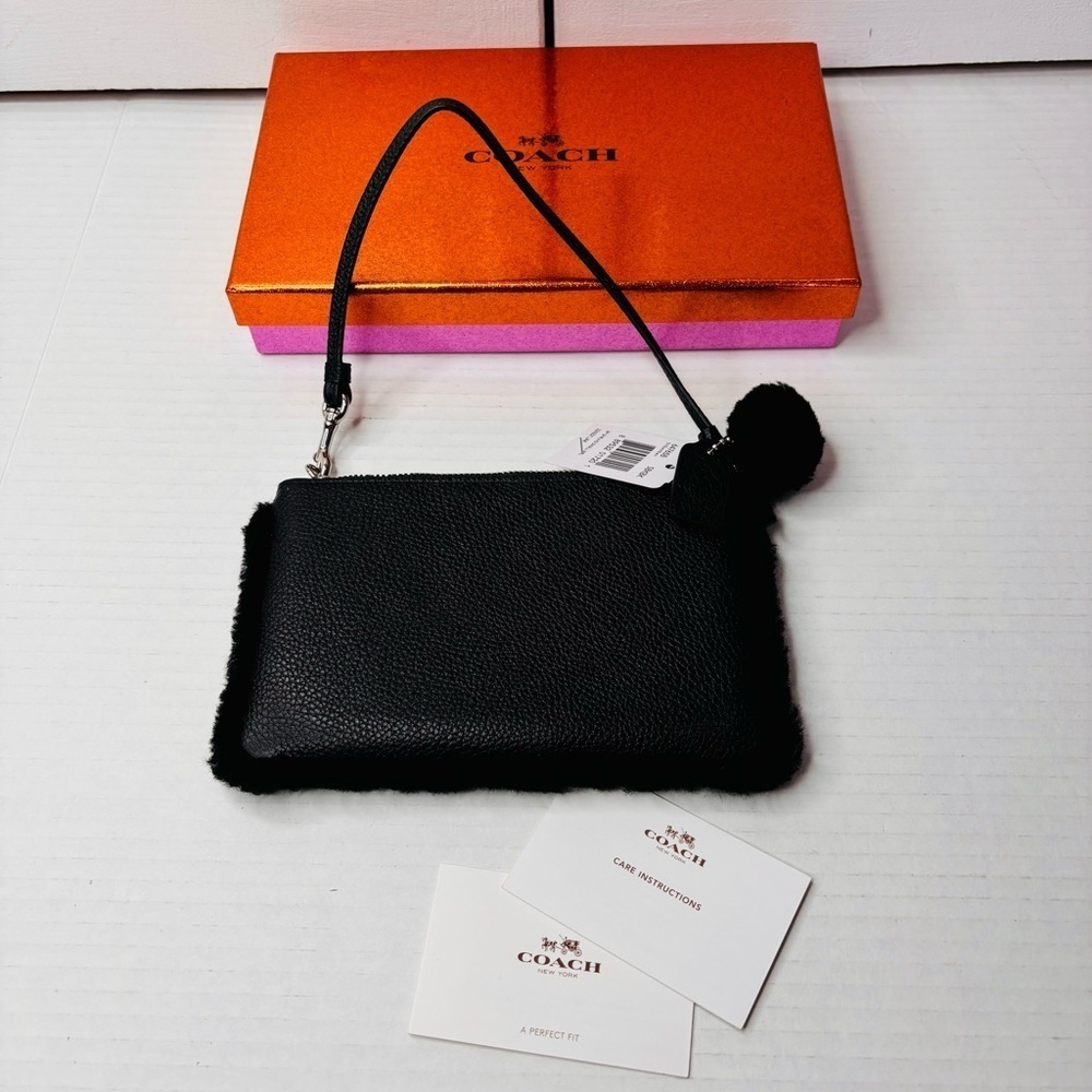 New COACH Black Shearling Trim Pebbled Leather Wristlet - Picture 4 of 6